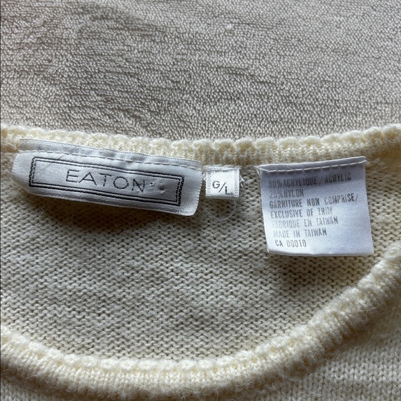 Vintage 90s Eaton Sweater Pearls Bows and Puckered Sleeves Made in Taiwan Large - Picture 4 of 10